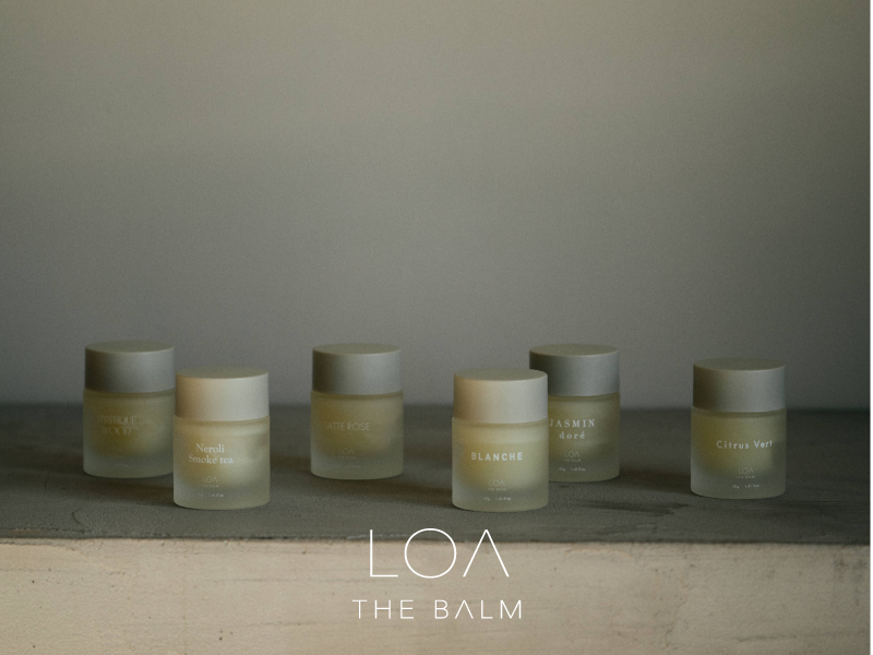 LOA THE BALMの商品が台の上にいくつか置かれている