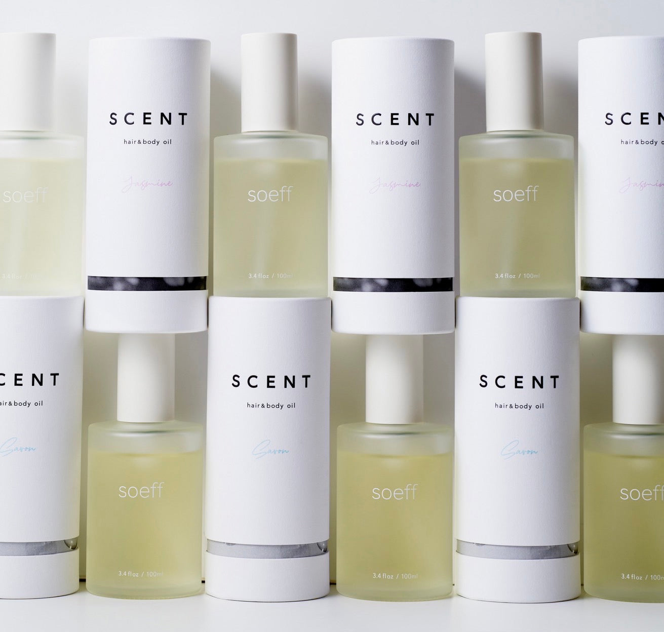 SCENT OILの商品が市松模様のように並べられている