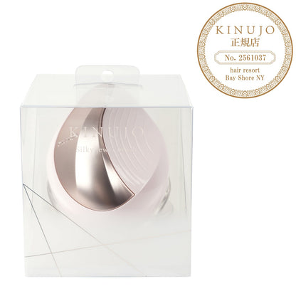 キヌージョ シルキージュエルブラシ パールピンクの箱付製品画像