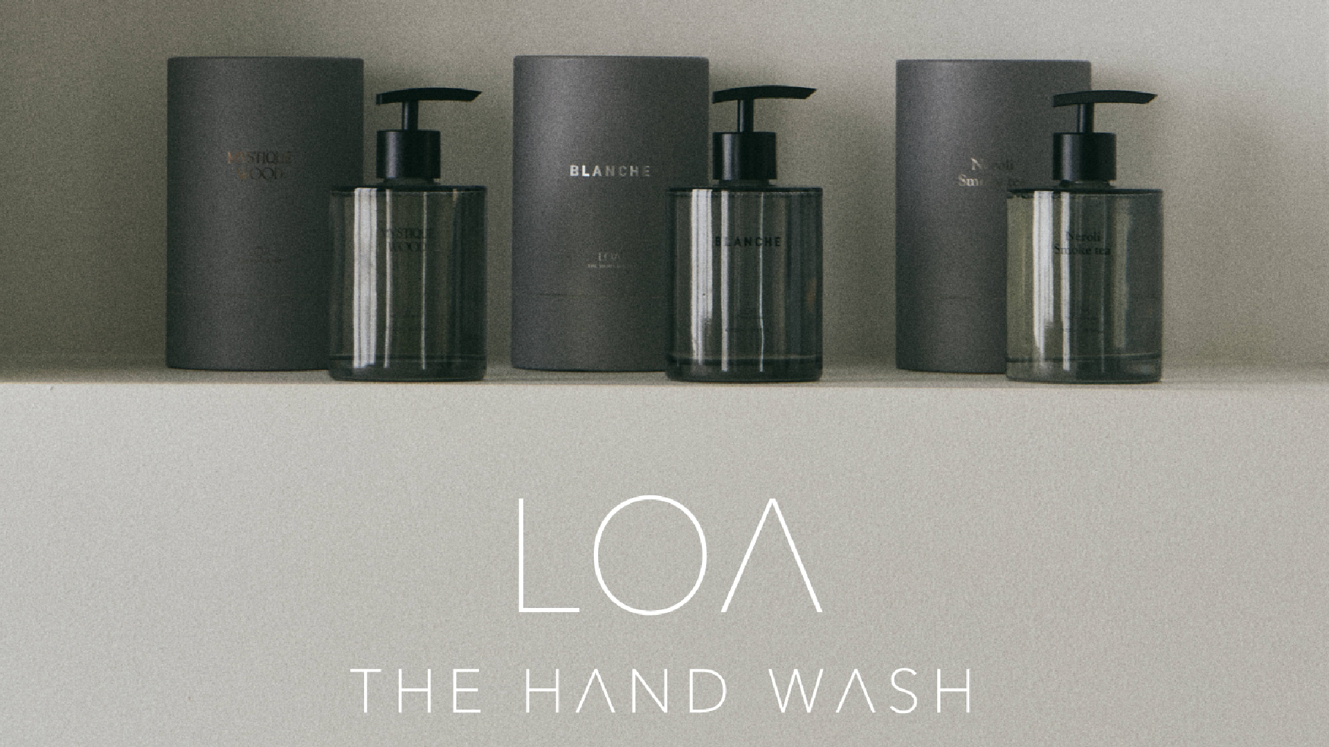 LOA THE HAND WASHの商品が箱と合わせて3つ横並びで並んでいる