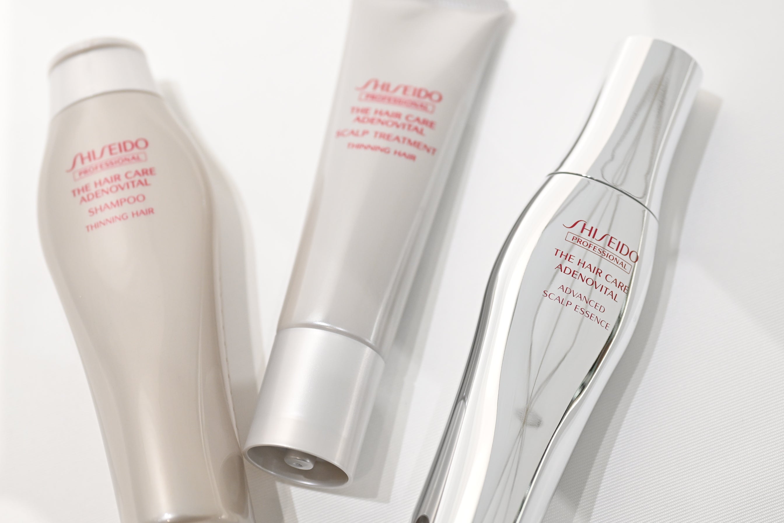 THE HAIR CARE ADENOVITALの商品が3つ平置きされている