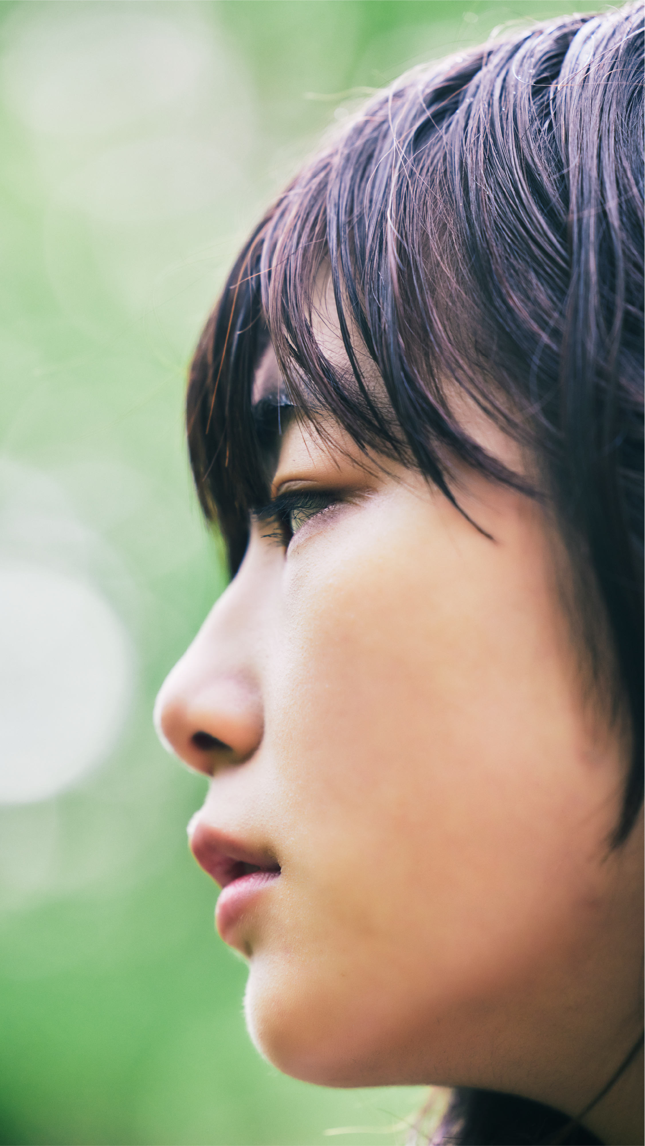 女性の横顔クローズアップ